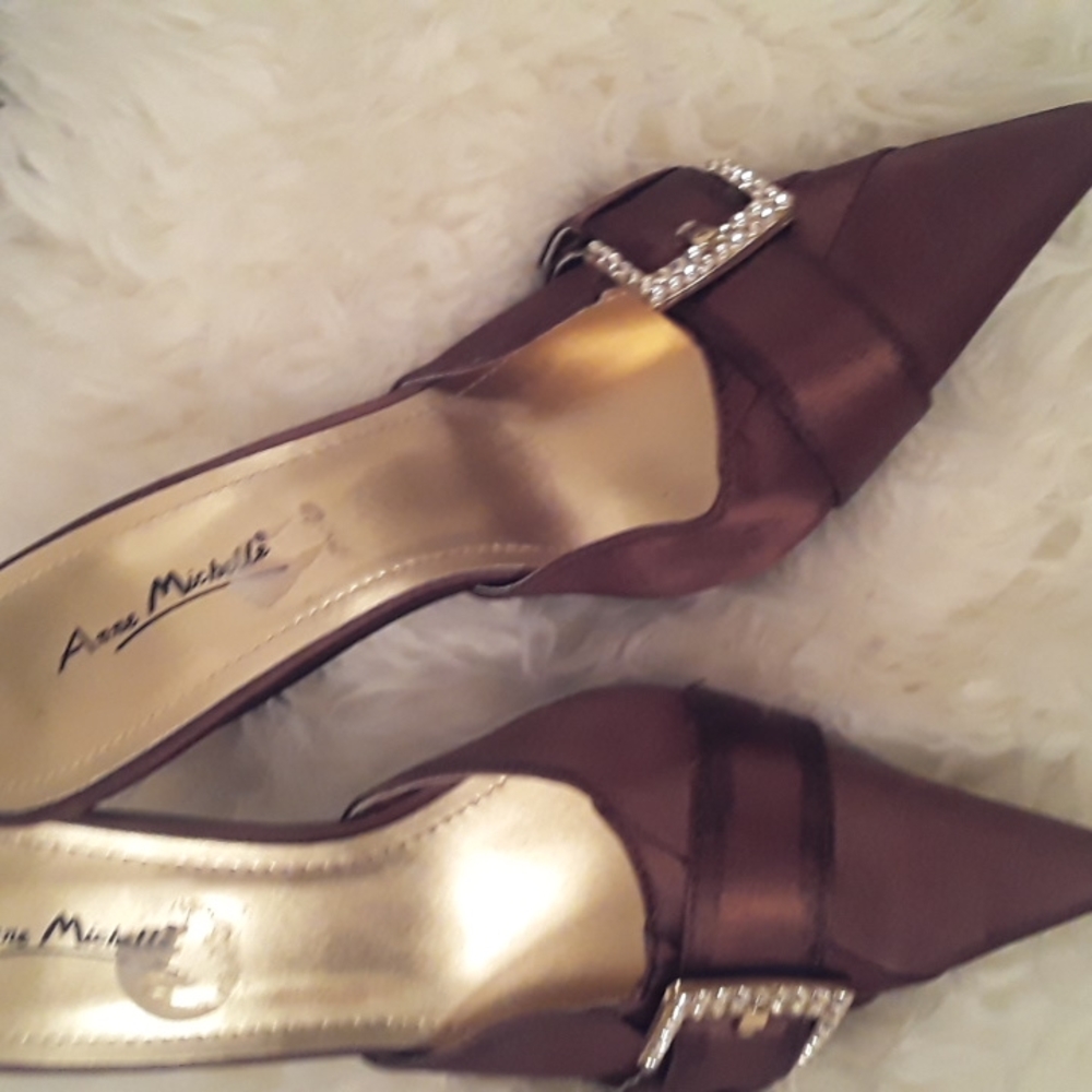 Low hills brown saten shoe (sz.8) pointed toe, slip on
